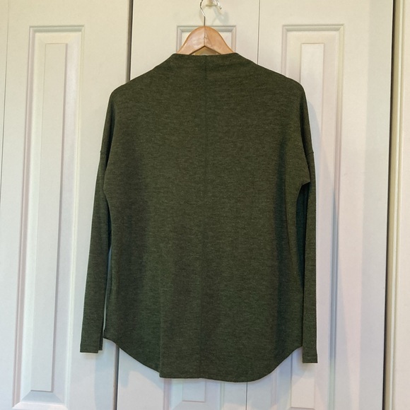 NWOT - Tresics mock turtle neck pullover. Size Large. - Picture 2 of 10